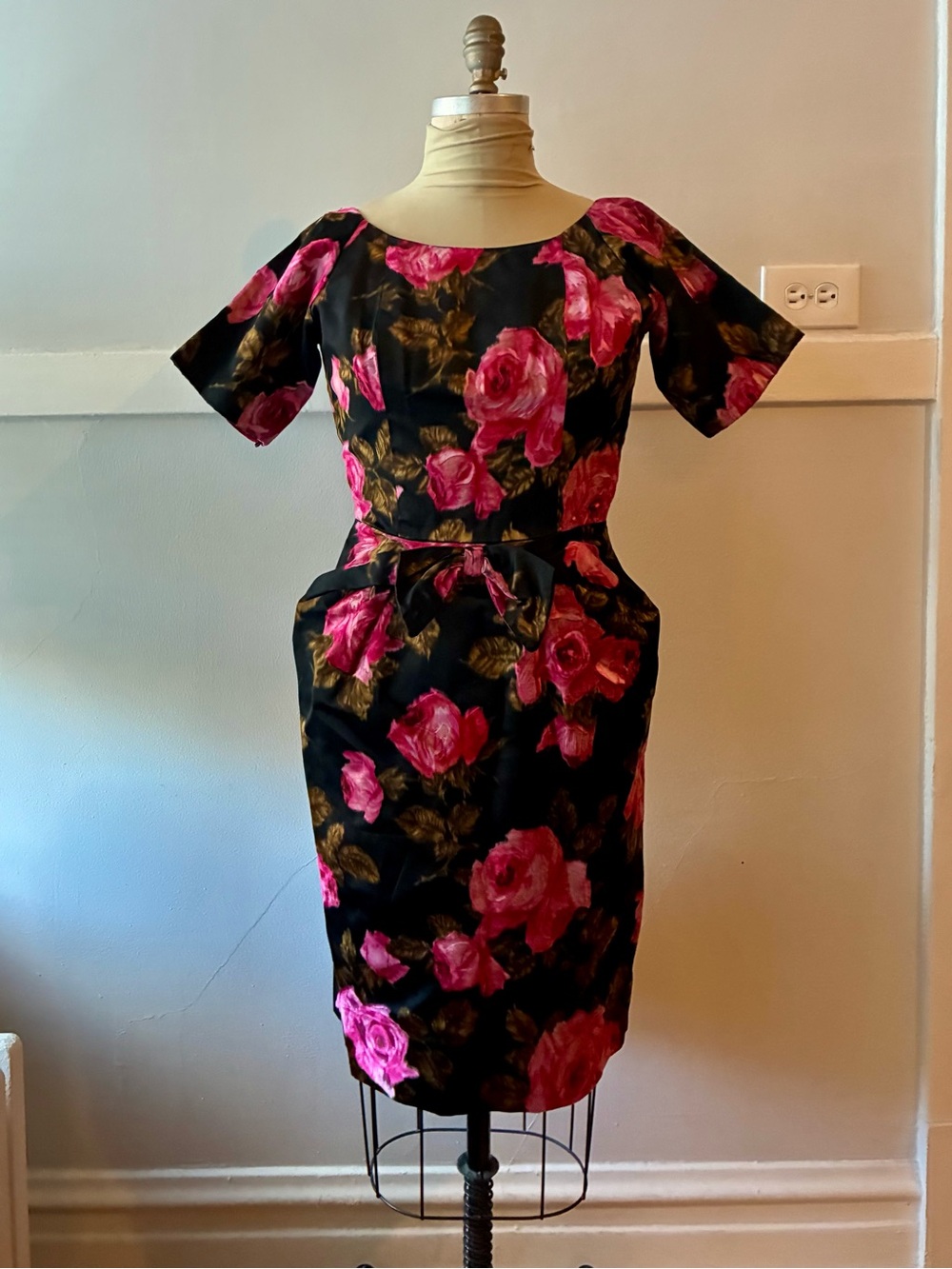 Vintage 1950-60s Black Midi silk Sheath Dress with Pink Rose Print